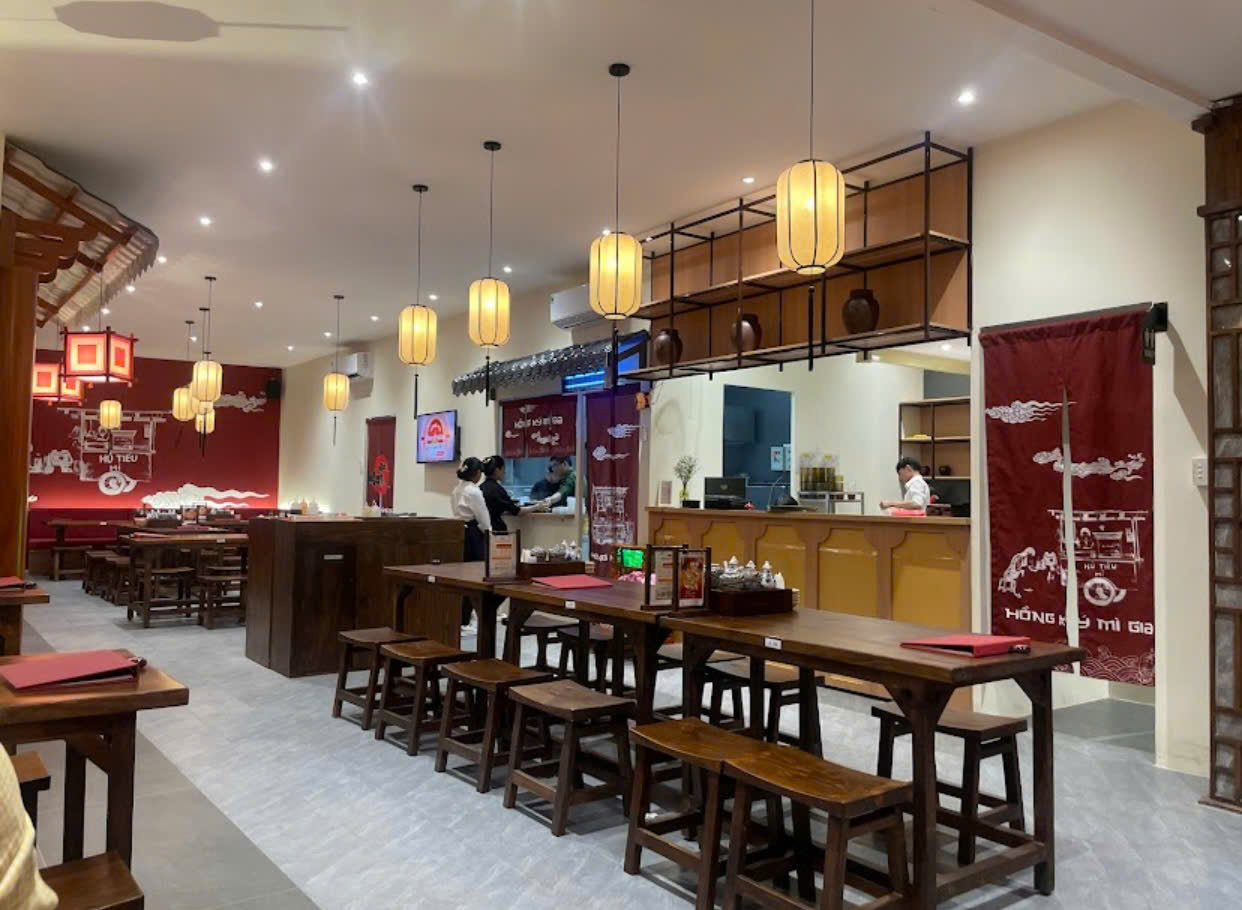 Bộ bàn quán nhậu gỗ thông 1m6 – Lựa chọn bền đẹp cho không gian quán của bạn