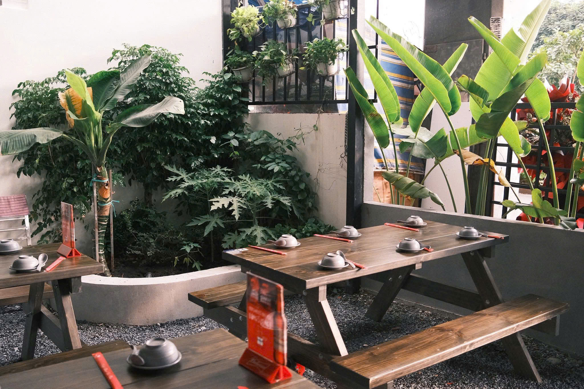 Bộ Bàn Gỗ Thông Băng Liền Chữ A 1m2 – Gọn Nhẹ Cho Quán Nhậu Bình Dân