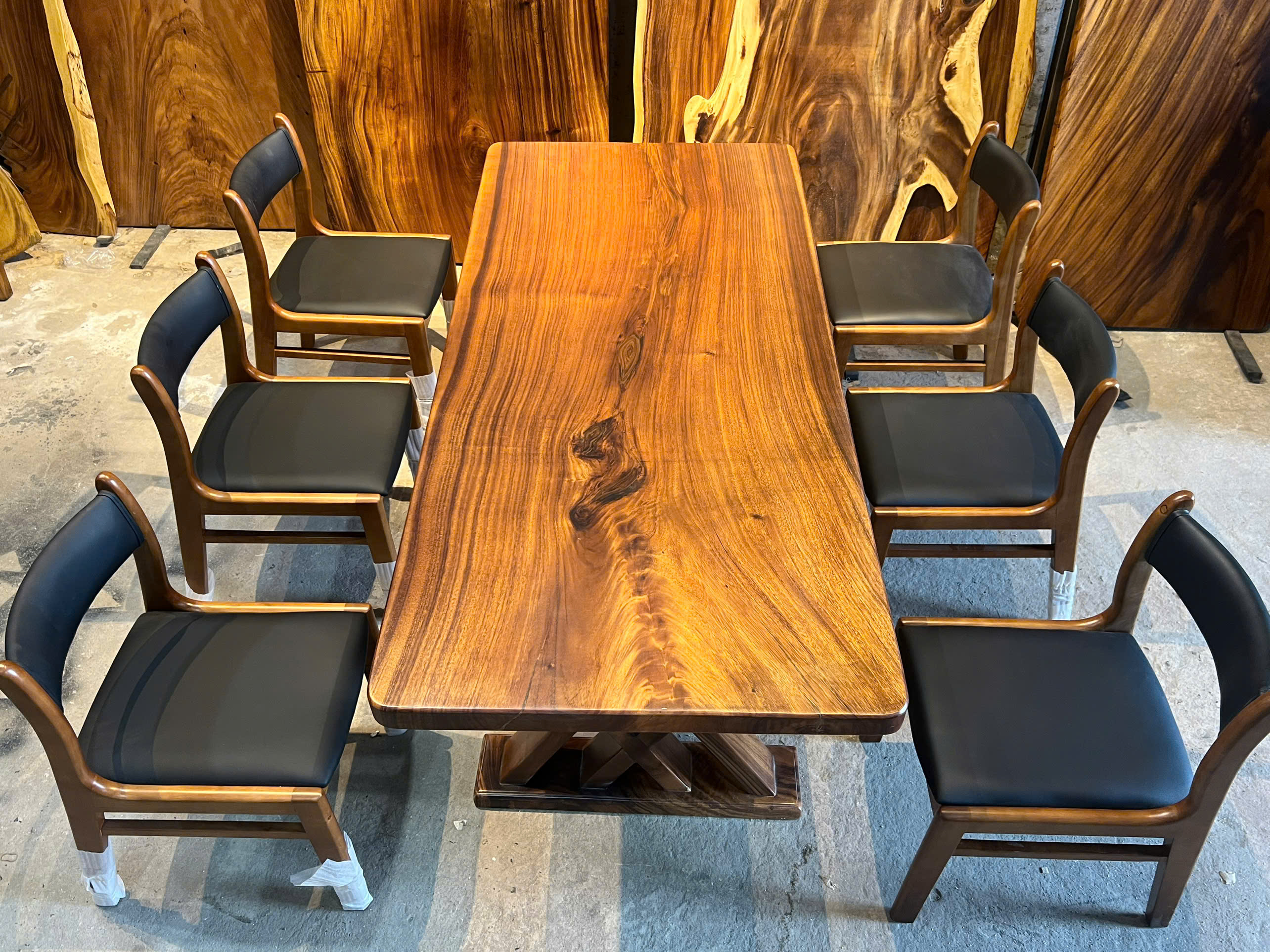 Bàn Gỗ Me Tây Dài 1m8 Đẹp Giá Tốt – Chắc Chắn & Sang Trọng