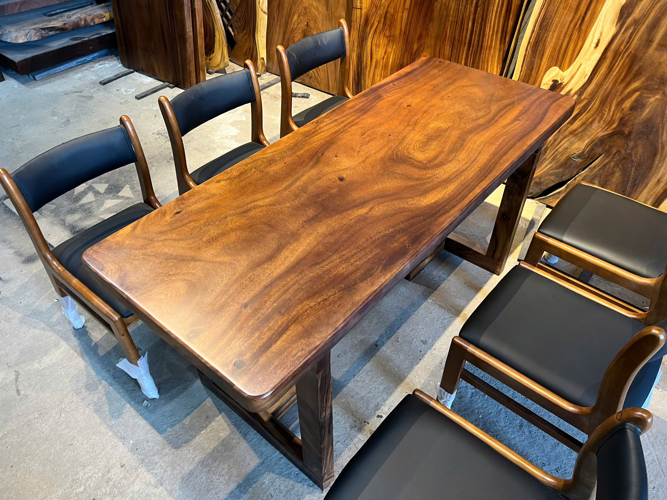 Bàn Ăn Gỗ Me Tây Nguyên Tấm Phù Hợp Bàn 6 Người - Sang Trọng & Hiện Đại