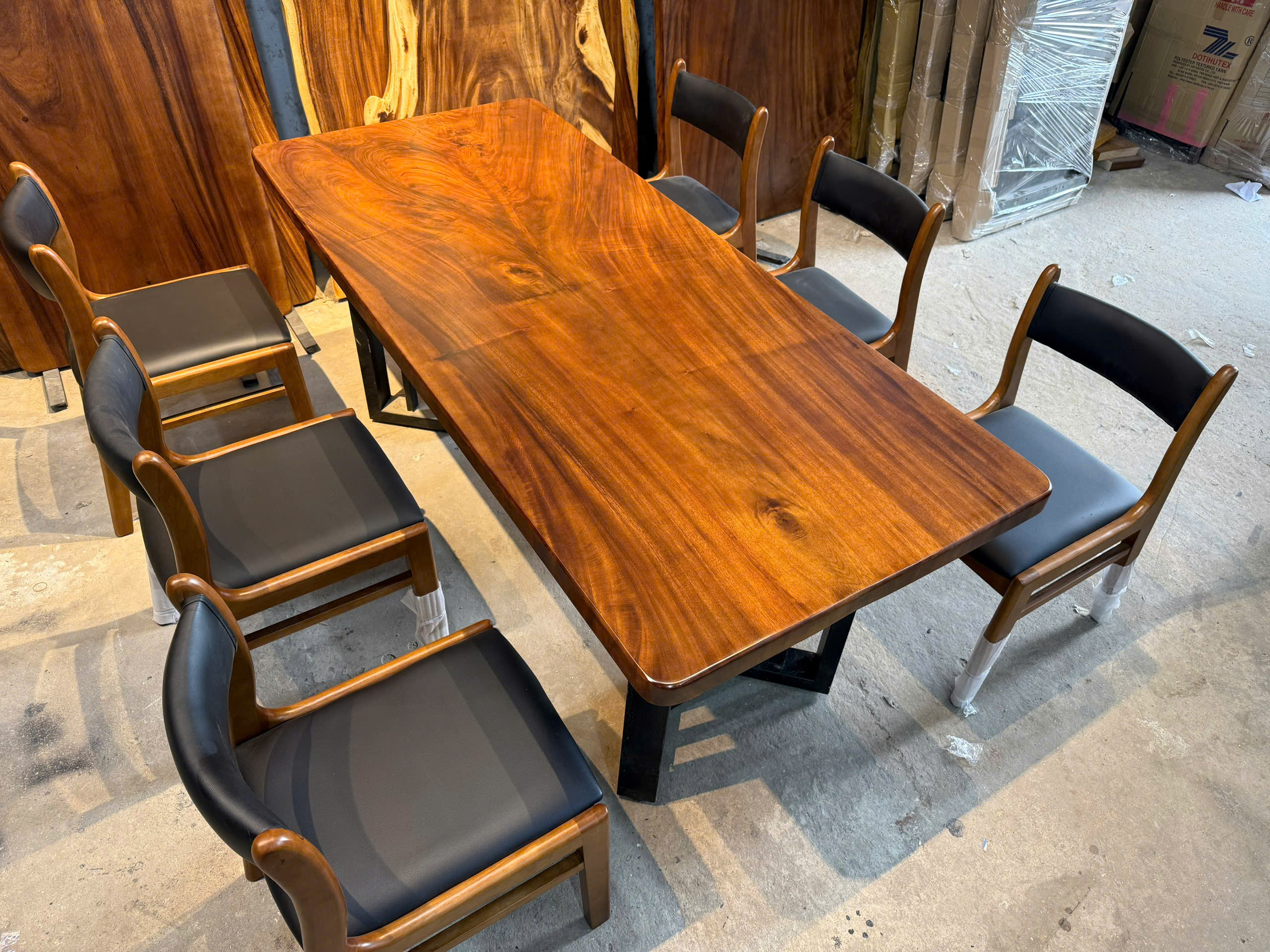 Bàn Gỗ Me Tây Nguyên Tấm 6 Ghế - Sản Phẩm Nguyên Tấm Sang Trọng