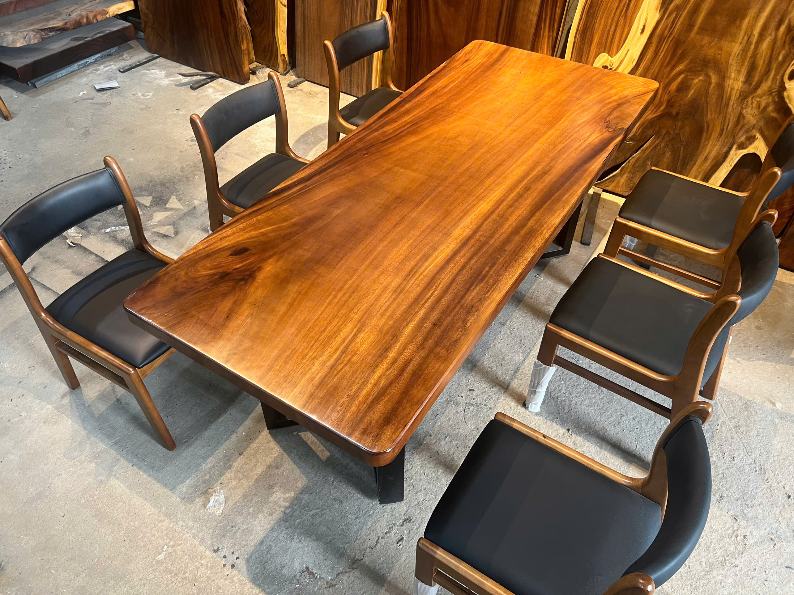 Bàn Gỗ Me Tây Phù Hợp 6 Ghế – Sự Lựa Chọn Hoàn Hảo Cho Gia Đình Bạn